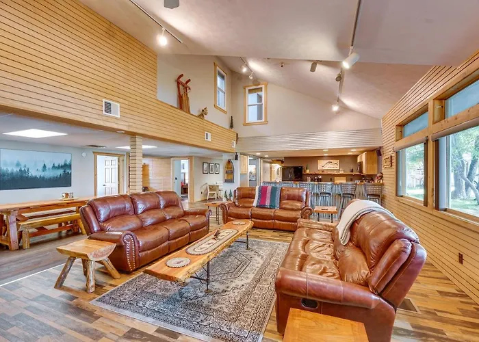 Spacious Old Forge Condo W/ Patio & Fire Pit!