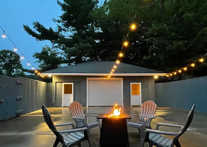 4-Bedroom Downtown Main St , Great Location!