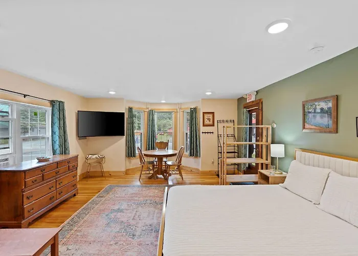 Charming 1 Bedroom On Main St.